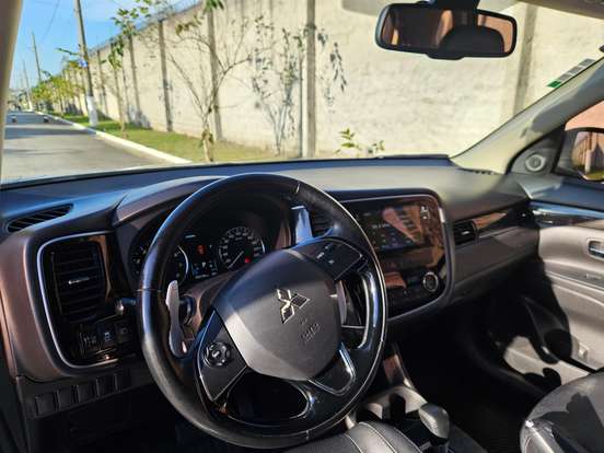MITSUBISHI-OUTLANDER-3.0 GT 4X4 V6 24V GASOLINA 4P AUTOMÁTICO MITSUBISHI-OUTLANDER-2016