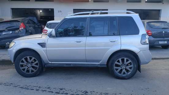 MITSUBISHI-PAJERO TR4-2.0 4X2 16V 140CV FLEX 4P AUTOMÁTICO MITSUBISHI-PAJERO TR4-2013