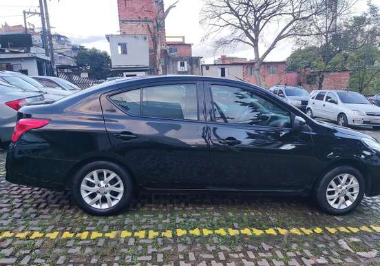 NISSAN-VERSA-2018