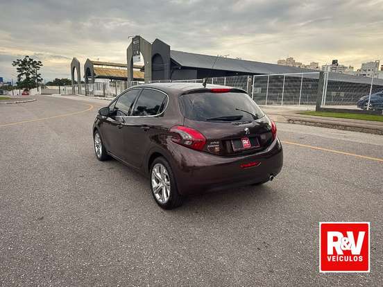 PEUGEOT-208-2017