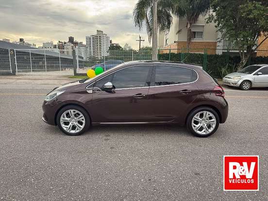 PEUGEOT-208-2017