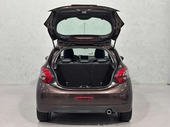 PEUGEOT-208-2017