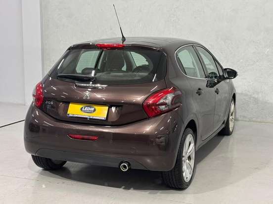 PEUGEOT-208-2017