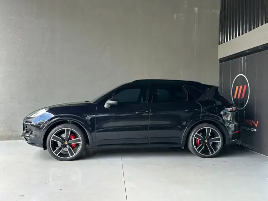 PORSCHE-CAYENNE-2022