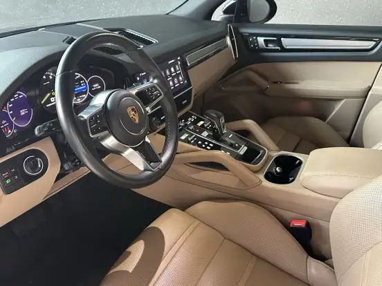 PORSCHE-CAYENNE-2022