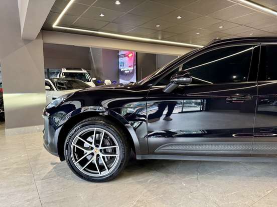 PORSCHE-MACAN-2022