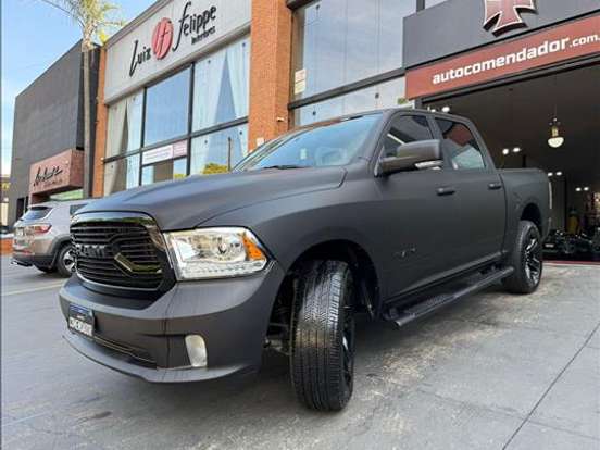 RAM-CLASSIC-5.7 V8 GASOLINA LARAMIE NIGHT EDITION CD 4X4 AUTOMÁTICO RAM-CLASSIC-2023