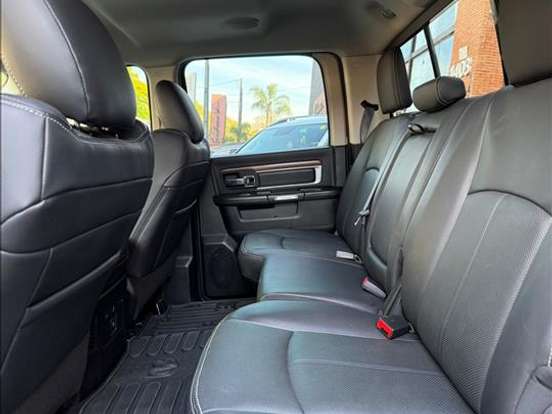 RAM-CLASSIC-5.7 V8 GASOLINA LARAMIE NIGHT EDITION CD 4X4 AUTOMÁTICO RAM-CLASSIC-2023