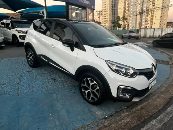 RENAULT CAPTUR 1.6 16V SCE FLEX INTENSE X-TRONIC RENAULT CAPTUR 1.6 16V SCE FLEX INTENSE X-TRONIC