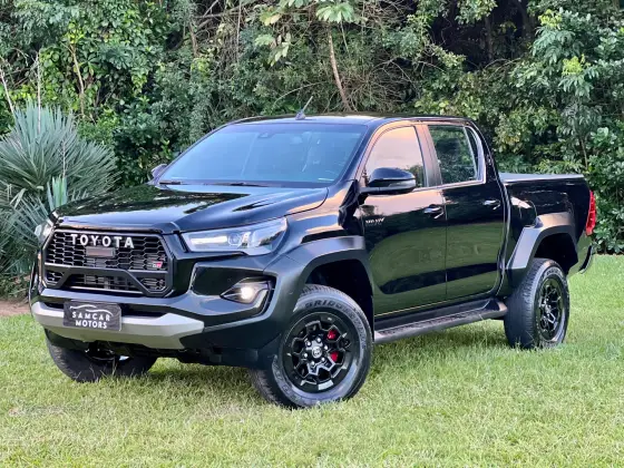 TOYOTA HILUX 2.8 D-4D TURBO DIESEL CD GR-S 4X4 AUTOMÁTICO TOYOTA HILUX 2.8 D-4D TURBO DIESEL CD GR-S 4X4 AUTOMÁTICO