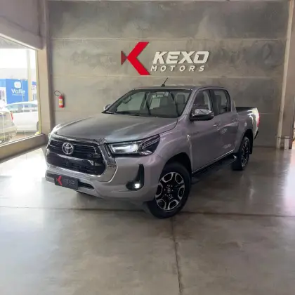 TOYOTA HILUX 2.8 D-4D TURBO DIESEL CD SRV 4X4 AUTOMÁTICO