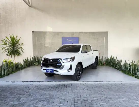 TOYOTA HILUX 2.8 D-4D TURBO DIESEL CD SRX 4X4 AUTOMÁTICO