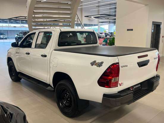 TOYOTA-HILUX-2024