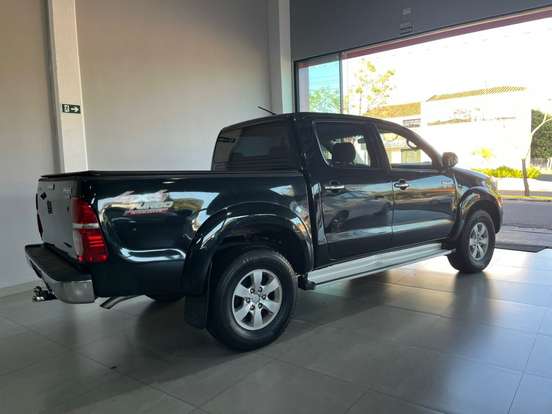 TOYOTA-HILUX-2011