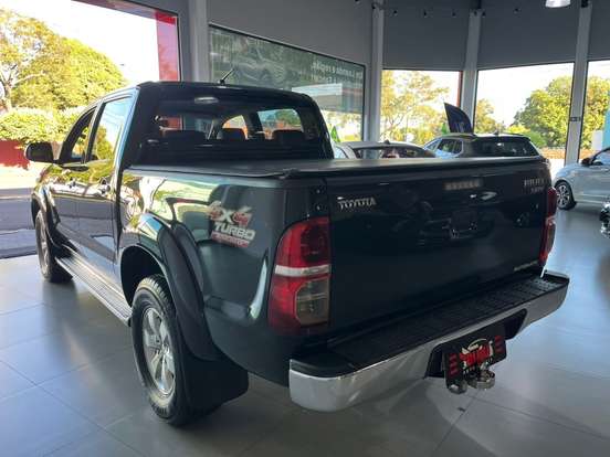 TOYOTA-HILUX-3.0 SRV 4X4 CD 16V TURBO INTERCOOLER DIESEL 4P AUTOMÁTICO TOYOTA-HILUX-2011