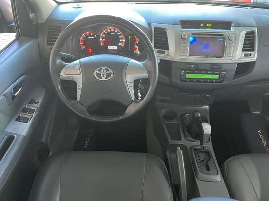 TOYOTA-HILUX-2011