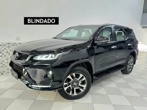 TOYOTA HILUX SW4 2.8 D-4D TURBO DIESEL DIAMOND 7L 4X4 AUTOMÁTICO TOYOTA HILUX SW4 2.8 D-4D TURBO DIESEL DIAMOND 7L 4X4 AUTOMÁTICO