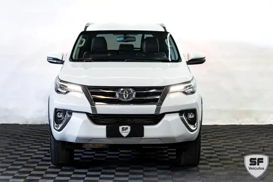 TOYOTA HILUX SW4 2.8 SRX 4X4 16V TURBO INTERCOOLER DIESEL 4P AUTOMÁTICO TOYOTA HILUX SW4 2.8 SRX 4X4 16V TURBO INTERCOOLER DIESEL 4P AUTOMÁTICO