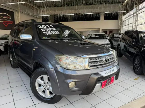 TOYOTA HILUX SW4 3.0 SRV 4X4 7 LUGARES 16V TURBO INTERCOOLER DIESEL 4P AUTOMÁTICO TOYOTA HILUX SW4 3.0 SRV 4X4 7 LUGARES 16V TURBO INTERCOOLER DIESEL 4P AUTOMÁTICO