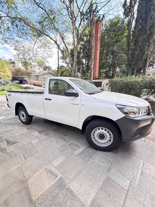 TOYOTA HILUX 2.8 D-4D TURBO DIESEL CS 4X4 MANUAL