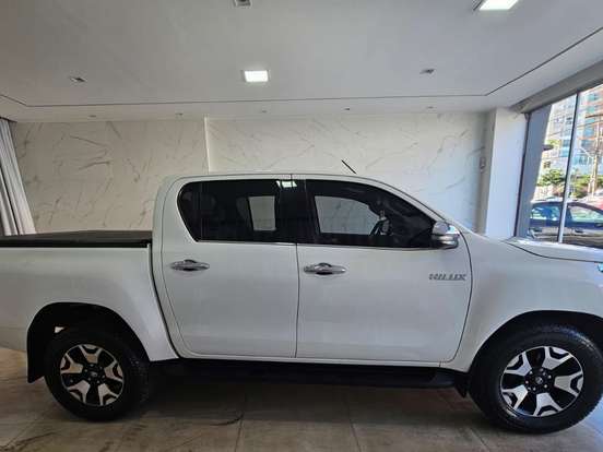 TOYOTA-HILUX-2.8 SRX 4X4 CD 16V DIESEL 4P AUTOMÁTICO TOYOTA-HILUX-2019