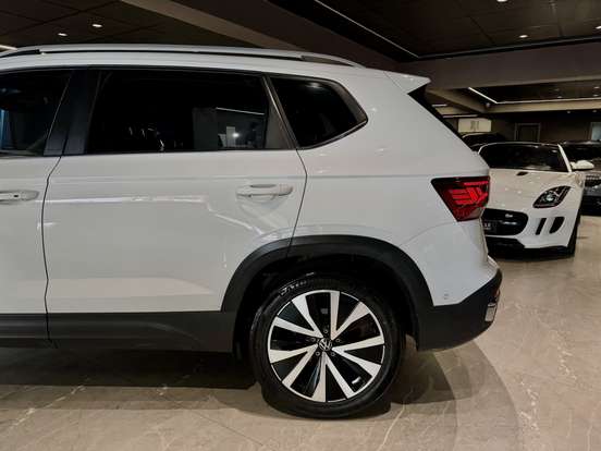 VOLKSWAGEN-TAOS-2023