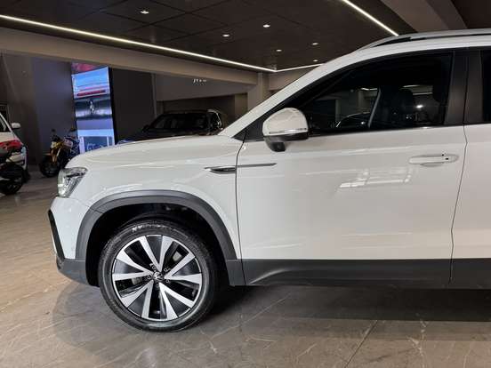 VOLKSWAGEN-TAOS-2023