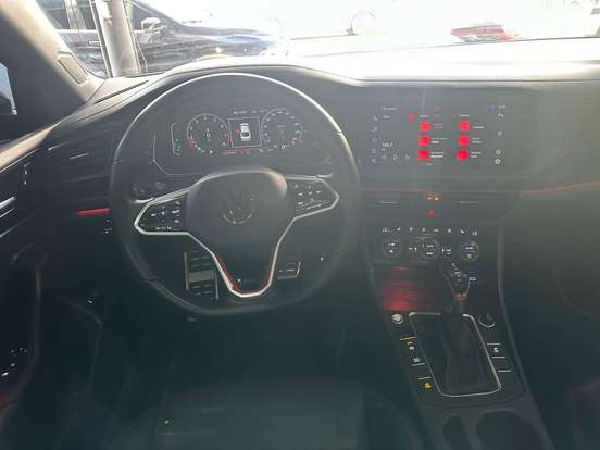 VOLKSWAGEN-JETTA-2023