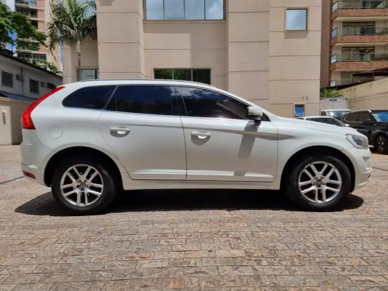 /en/city/cate-car-used-car/volvo-xc60-2017-2-0-t5-momentum-gasoline-4p-automatic-48968654608466944/-4