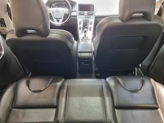 /en/city/cate-car-used-car/volvo-xc60-2017-2-0-t5-momentum-gasoline-4p-automatic-48968654608466944/-7