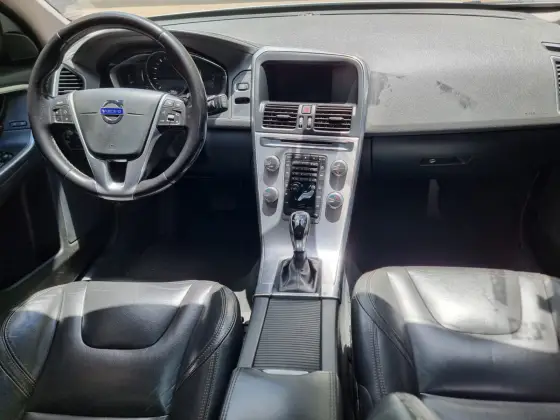 /en/city/cate-car-used-car/volvo-xc60-2017-2-0-t5-momentum-gasoline-4p-automatic-48968654608466944/-9