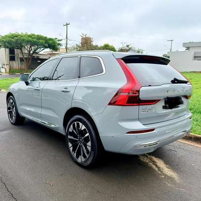 VOLVO-XC60-2025
