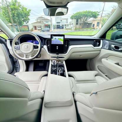 VOLVO-XC60-2025