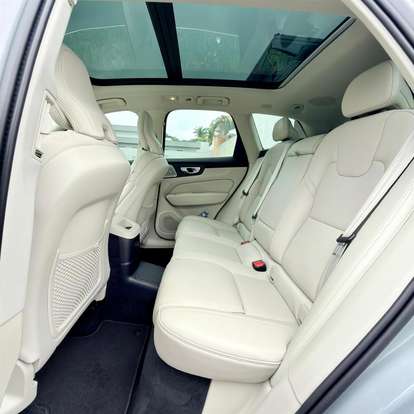 VOLVO-XC60-2025