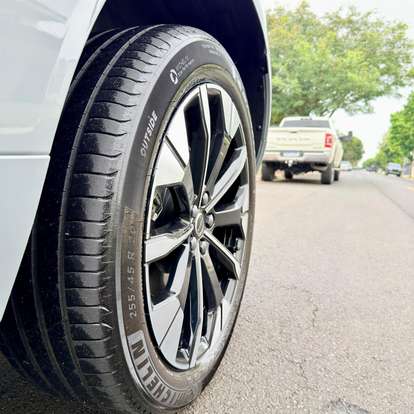 VOLVO-XC60-2025