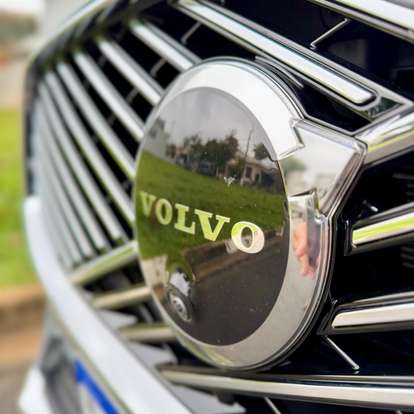 VOLVO-XC60-2025
