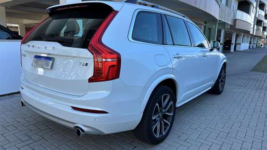 VOLVO-XC90-2017