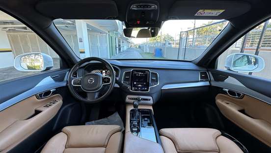 VOLVO-XC90-2017