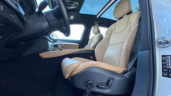 VOLVO-XC90-2017