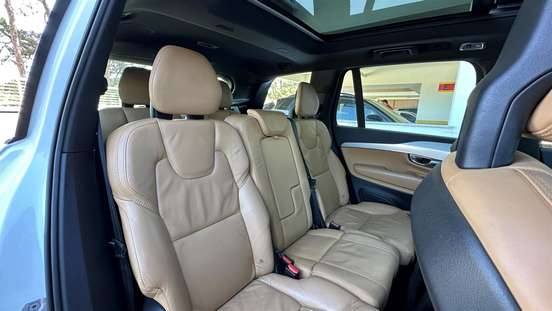 VOLVO-XC90-2017