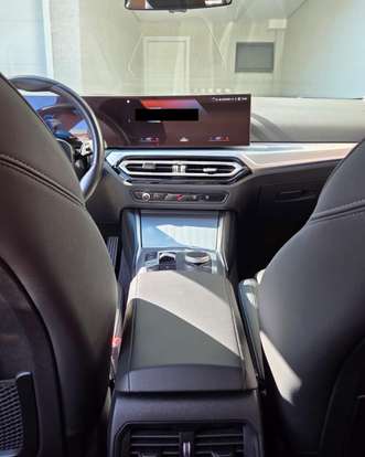 BMW-320i-2023