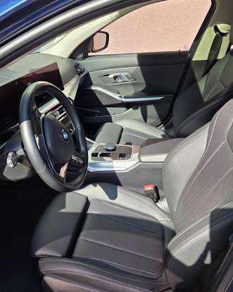 BMW-320i-2023