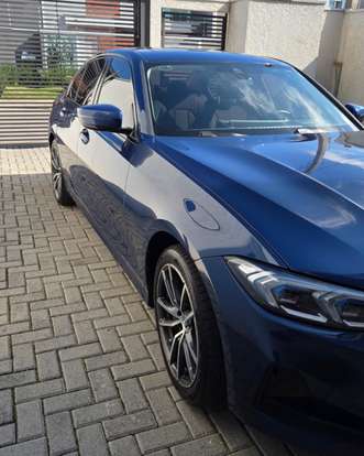BMW-320i-2023