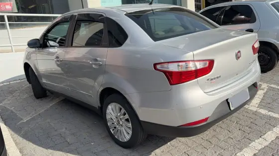 FIAT SIENA 1.6 MPI ESSENCE 16V FLEX 4P AUTOMATIZADO FIAT SIENA 1.6 MPI ESSENCE 16V FLEX 4P AUTOMATIZADO