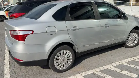 FIAT SIENA 1.6 MPI ESSENCE 16V FLEX 4P AUTOMATIZADO FIAT SIENA 1.6 MPI ESSENCE 16V FLEX 4P AUTOMATIZADO