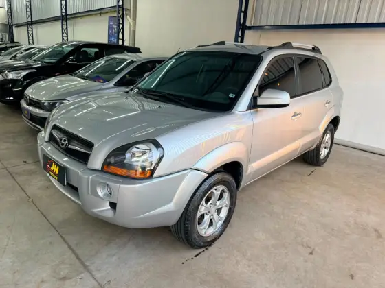 HYUNDAI TUCSON 2.0 MPFI GLS 16V 143CV 2WD FLEX 4P AUTOMÁTICO HYUNDAI TUCSON 2.0 MPFI GLS 16V 143CV 2WD FLEX 4P AUTOMÁTICO