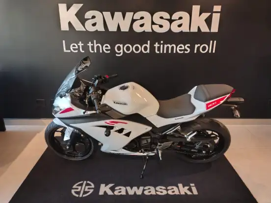 KAWASAKI-NINJA 300-2026