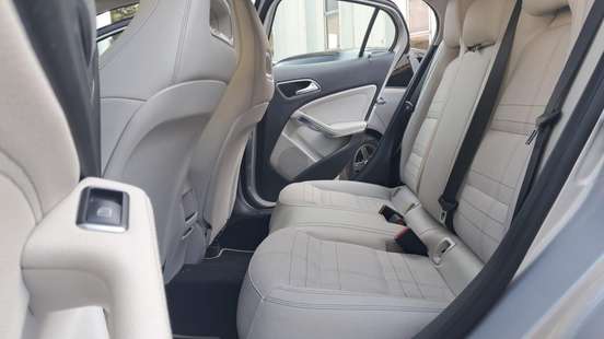 MERCEDES-BENZ-GLA 200-2017