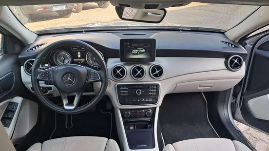 MERCEDES-BENZ-GLA 200-2017