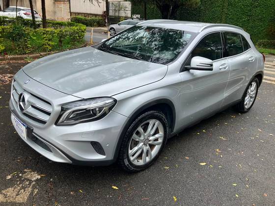MERCEDES-BENZ GLA 200 1.6 CGI STYLE 16V TURBO FLEX 4P AUTOMÁTICO